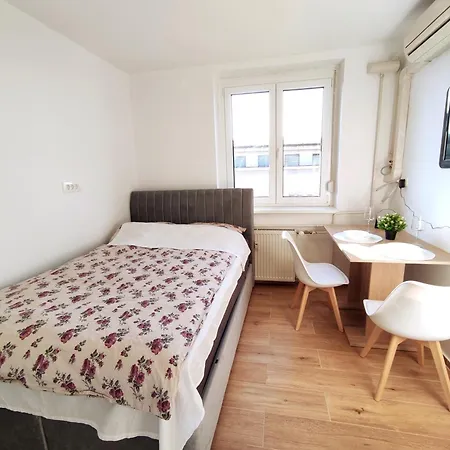 Apartment Twin 1 *